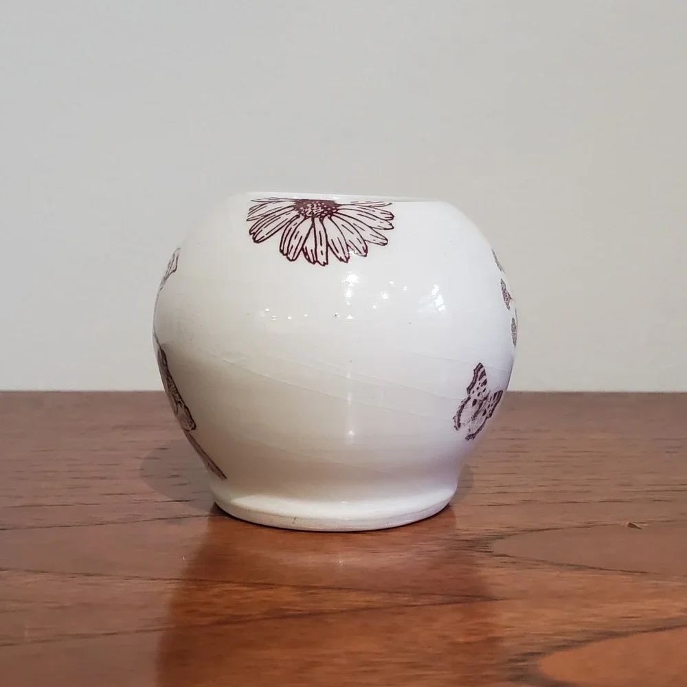 TT 19 Floral Butterfly‎ Colonial Woman Porcelain Vase Bud Decor